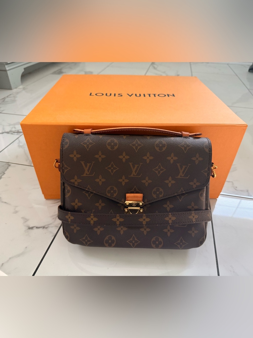 Louis Vuitton Pochette Métis MM Classic Monogram (Authentication Included)